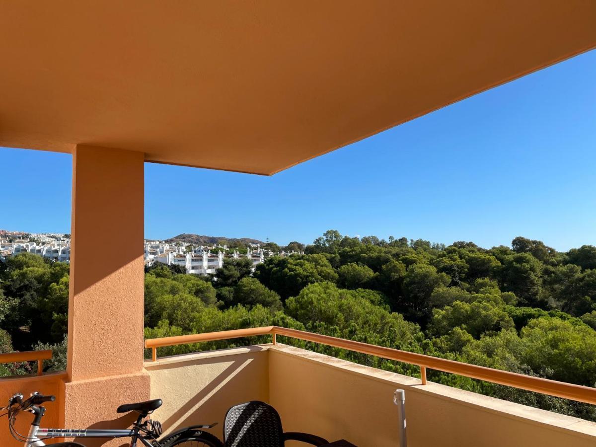 Beautiful Holiday Apartment 2 Bedroom Beach And Pool Malaga Marbella Calahonda Royale Mijas Costa Spain Exterior photo
